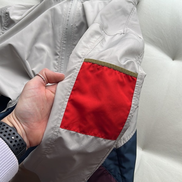 Without Walls light windbreaker, size XS (runs large), pocket on arm - Picture 5 of 7